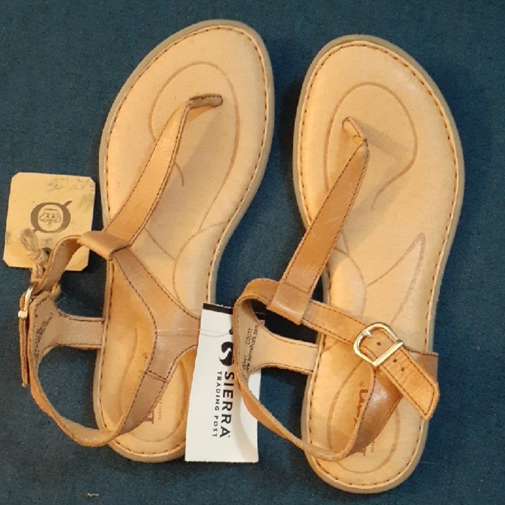 Born Women's Tan Leather Sandals, Size 6.  NEW